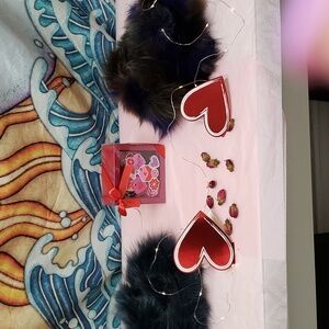 Butterfly shaped ring rose gold with 3 soap roses